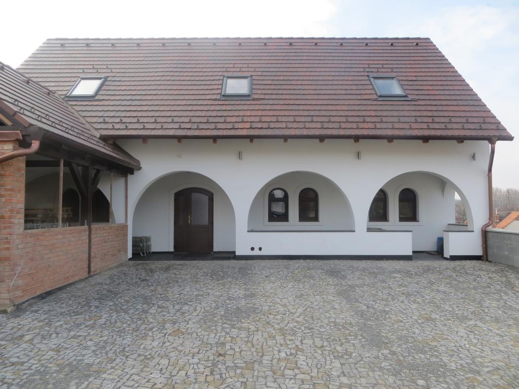 Hotel U Vinarstvi Mutěnice Exterior foto